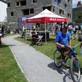 dakine-trailfox-2014-high-noon-sunset-trail-03