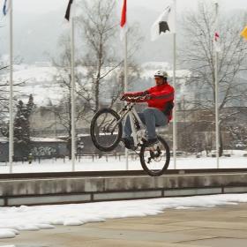 andi_wheelie